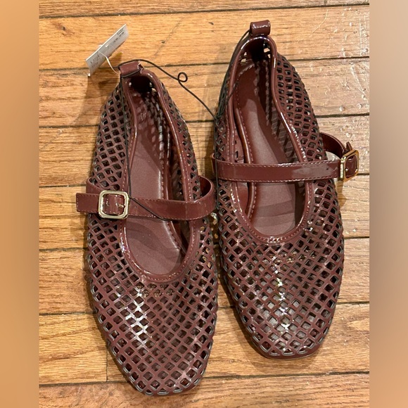 New H&M perforated Mary Jane Flats Burgundy US 9 EUR 40 - Picture 4 of 10